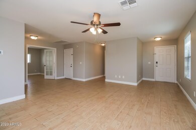 005-photo-living-room-11731136