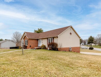 536 Sampson Dr, Frankfort, KY 40601 - photo 2