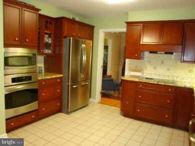 4102 Ravenhurst Cir, Glen Arm, MD 21057 - photo 7