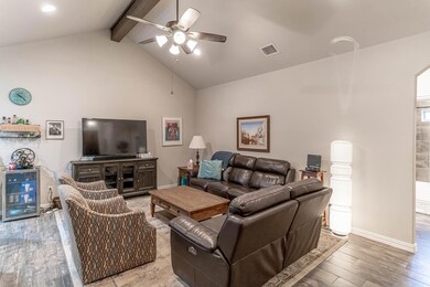 4300 Sapphire Ln, Granbury, TX 76049 - photo 4