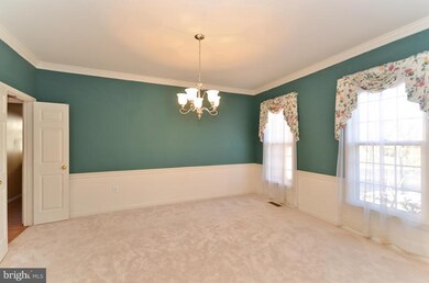 7906 Scott Ct, Springfield, VA 22153 - photo 5