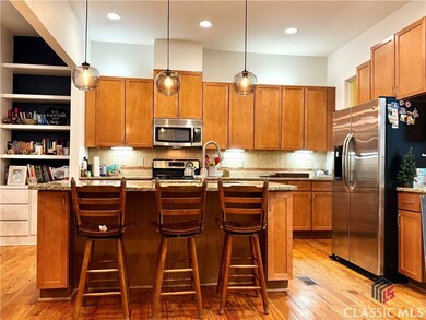 Eat-In Kitchen