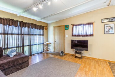 3621 Mount Vernon Rd SE, Cedar Rapids, IA 52403 - photo 4