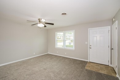 living-room-14020119