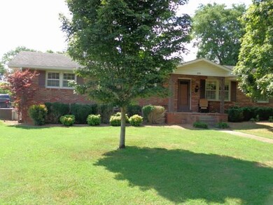 203 Oakwood Dr, Shelbyville, TN 37160 - photo 2