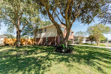4401 W Columbary Dr, Rosenberg, TX 77471 - photo 3