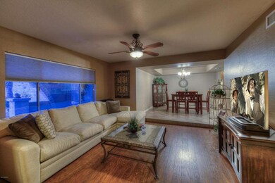004_Living_Room[1]