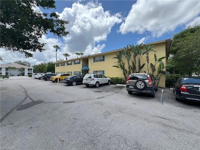 4290 Gulfstream Dr unit 16, Naples, FL 34112 - photo 3