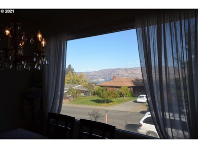 732 E 18th St, the Dalles, OR 97058 - photo 7