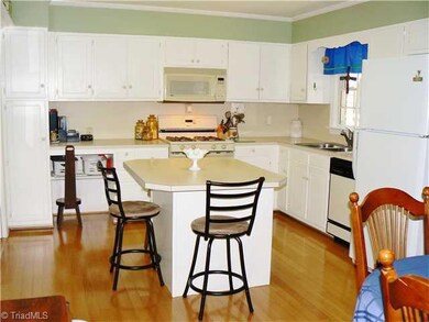 587 Manor Cir, Asheboro, NC 27205 - photo 4