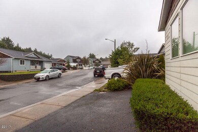 522 SE Neptune Ave, Lincoln City, OR 97367 - photo 3