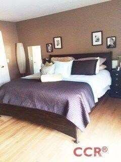 Large sized master bedroom with walk-in closet