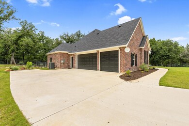 808 Backwood Ct, Azle, TX 76020 - photo 4