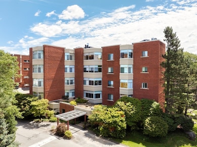 99 Florence St unit 405A, Chestnut Hill, MA 02467 - photo 3