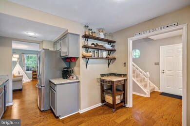 8940 Astongale Ct, Springfield, VA 22152 - photo 7