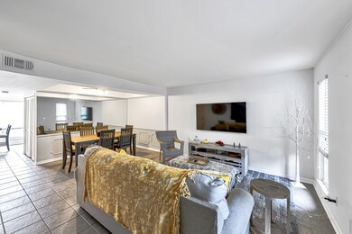 10302 Longmont Dr unit 42, Houston, TX 77042 - photo 5