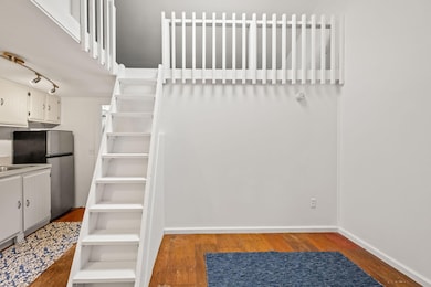 3-web-or-mls-36-shank-painter-rd-11