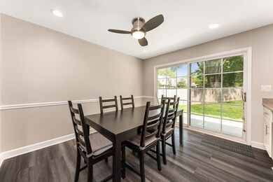 311 Ridgefield Ln, Naperville, IL 60565 - photo 6