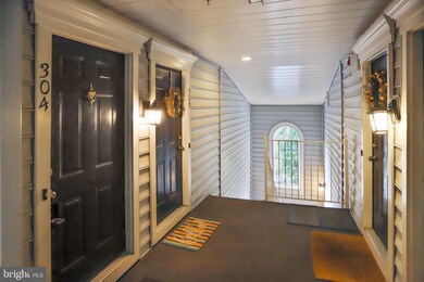 1724 Kingsgate Ct unit 304, Alexandria, VA 22302 - photo 2