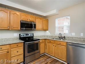 Kitchen - Granite countertops