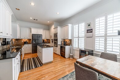 3527 Yupon St, Houston, TX 77006 - photo 7