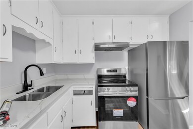 386 E 200th St unit 2/UP, Cleveland, OH 44119 - photo 7