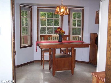 Kitchen - Eat-in kitchen with bay window overlooki
