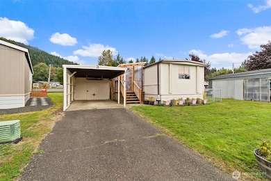 1050 Howard St unit 3, Raymond, WA 98577 - photo 2