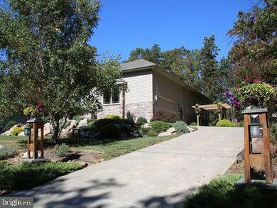 20 Point of Woods, Hazleton, PA 18202 - photo 2