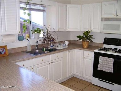 895 W 10th S