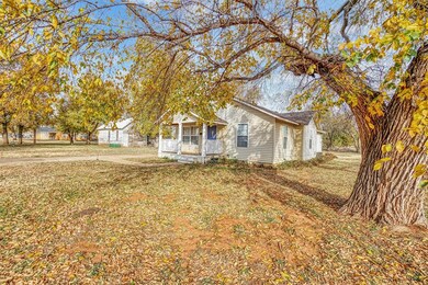315 S Cordell Ave, Cordell, OK 73632 - photo 4