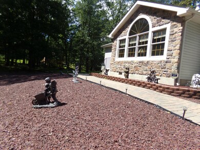 223 Robin Ct, Bushkill, PA 18324 - photo 4