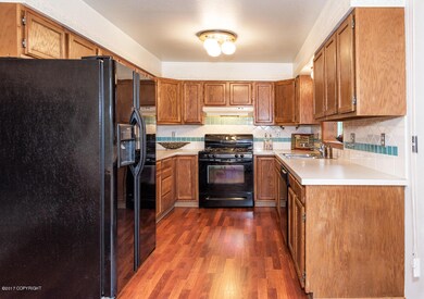 4 Full Kitchen