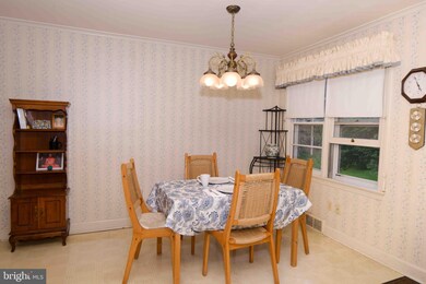 423 N Colonial Dr, Hagerstown, MD 21742 - photo 6