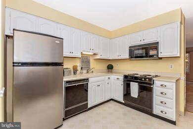 8315 Snowden Oaks Place, Laurel, MD 20708 - photo 6