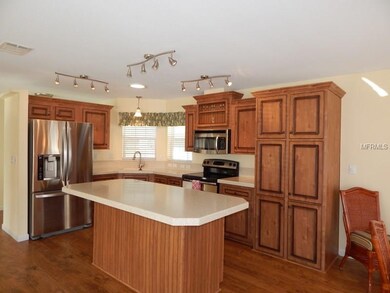 Newer refrigerator, newer lighting fixtures, gorge