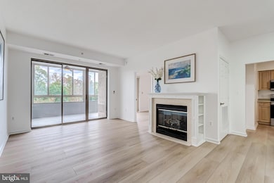 The Riverview at Lansdowne Woods unit 114, Leesburg, VA 20176 - photo 2