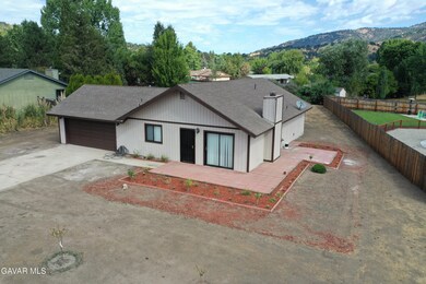 30001 Caddy Ln, Tehachapi, CA 93561 - photo 5