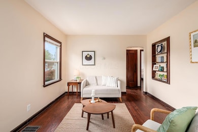 854 Weber living room into hallway