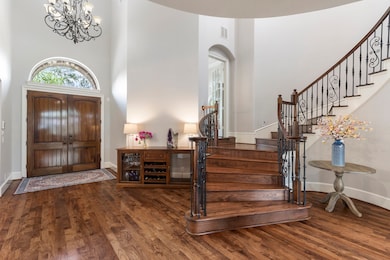 Spacious foyer that welcomes you in.