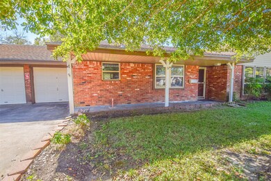 1515 W Dumble St, Alvin, TX 77511 - photo 3