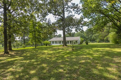392 Comstock Rd, Shelbyville, TN 37160 - photo 6