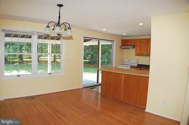 12613 Etruscan Dr, Herndon, VA 20171 - photo 5