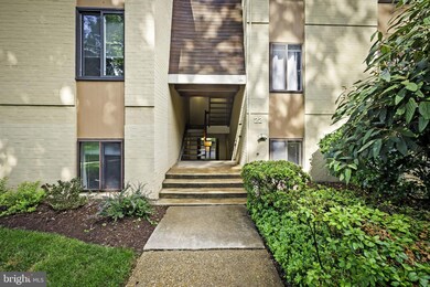 22 Cross Keys Rd unit 22F, Baltimore, MD 21210 - photo 2