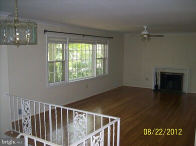 9107 Santayana Dr, Fairfax, VA 22031 - photo 3