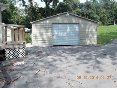 225 Lakeshore Dr, Burnside, KY 42519 - photo 6