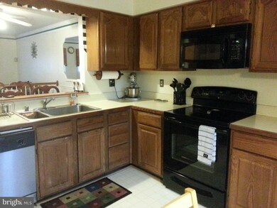 9305 Kendal Cir, Laurel, MD 20723 - photo 4