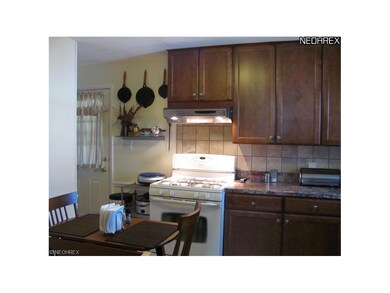 The tiled backsplash compliments this kitchen's ta