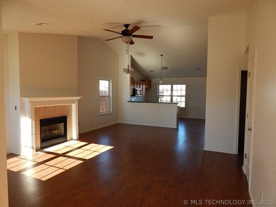 267 W Fairlane Place, Sapulpa, OK 74066 - photo 2