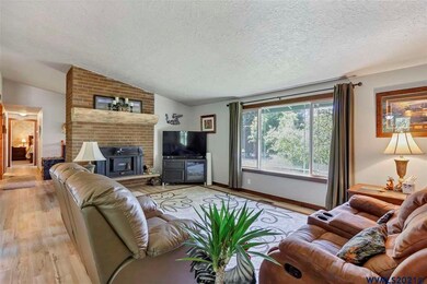 3734 5th St, Hubbard, OR 97032 - photo 2